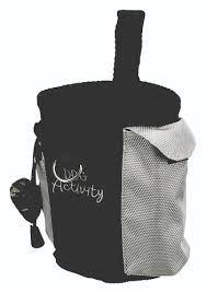 פאוץ אילוף עם תא איחסון לשקיות איסוף ולחטיפים