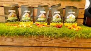 מארז חטיפים לכלב 12 יחידות ב 100 ש"ח